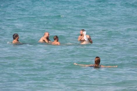 Hüsnü Şenlendirici&rsquo;den Yaz Şakası! | Kaos GL - LGBTİ+ Haber Portalı Haber