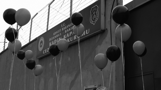 Hollywood senaristi lezbiyenin kendini Türkiye hapishanesinde bulması | Kaos GL - LGBTİ+ Haber Portalı Haber