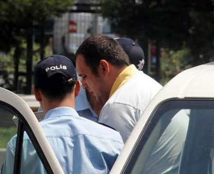 "Haksız Tahrik İndirimi" Bir Tangaya Bakıyor! | Kaos GL - LGBTİ+ Haber Portalı Haber