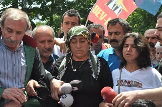 Ethem&rsquo;in annesi: Bütün umudum sizsiniz, size güveniyorum | Kaos GL - LGBTİ+ Haber Portalı Haber