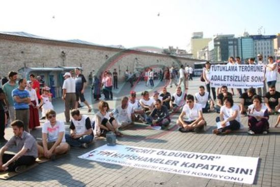 İHD&rsquo;den Metris&rsquo;teki Anarşist Tutsaklar İçin Eylem | Kaos GL - LGBTİ+ Haber Portalı Haber