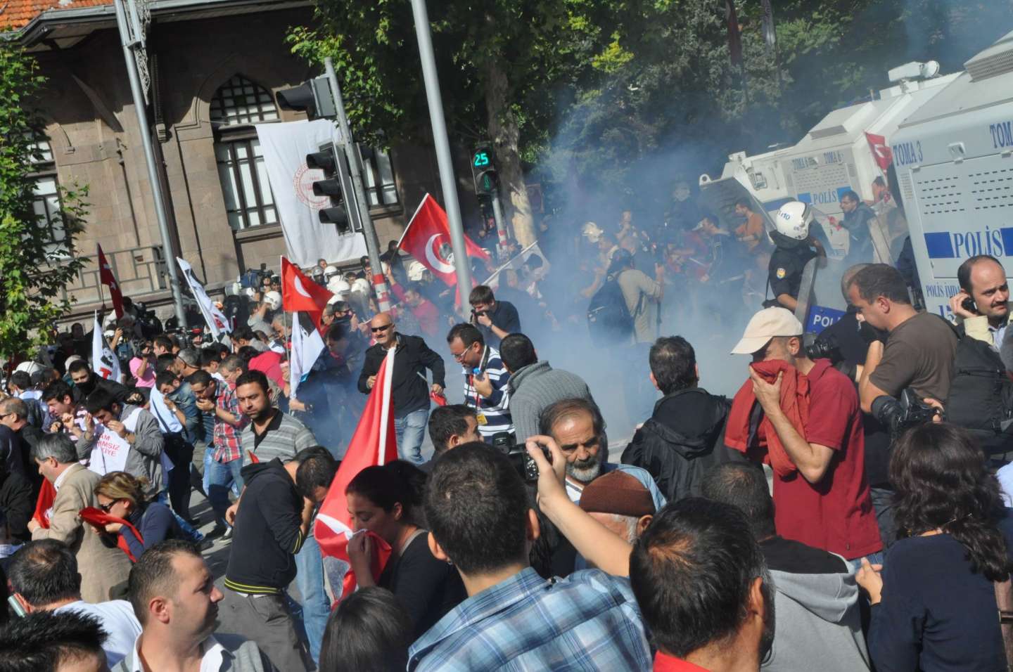 TİHV ve İHD&rsquo;den 29 Ekim Cumhuriyet Bayramı Engellemesine Suç Duyurusu | Kaos GL - LGBTİ+ Haber Portalı Haber