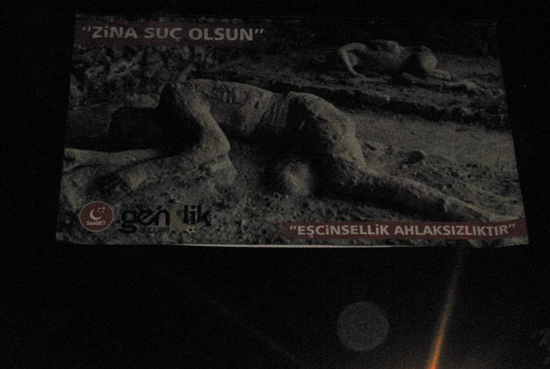 Saadet Partisi &lsquo;Eşcinsellik Ahlaksızlıktır&rsquo; Pankartı Açtı | Kaos GL - LGBTİ+ Haber Portalı Haber