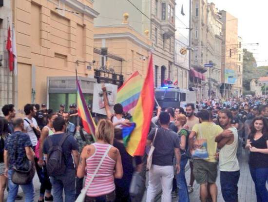 Homofobik Rusya İstanbul&rsquo;da da Protesto Edildi | Kaos GL - LGBTİ+ Haber Portalı Haber