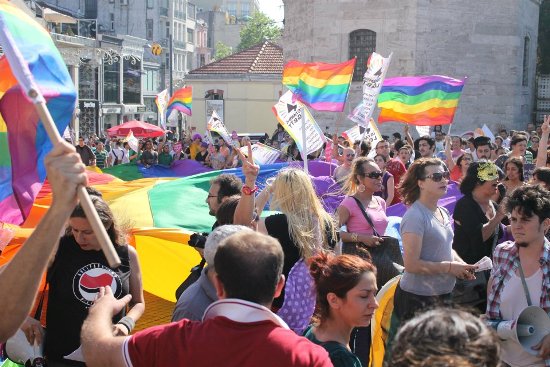&lsquo;Travestiyiz, Buradayız; Alışın Alışın, Gitmiyoruz&rsquo; | Kaos GL - LGBTİ+ Haber Portalı Haber