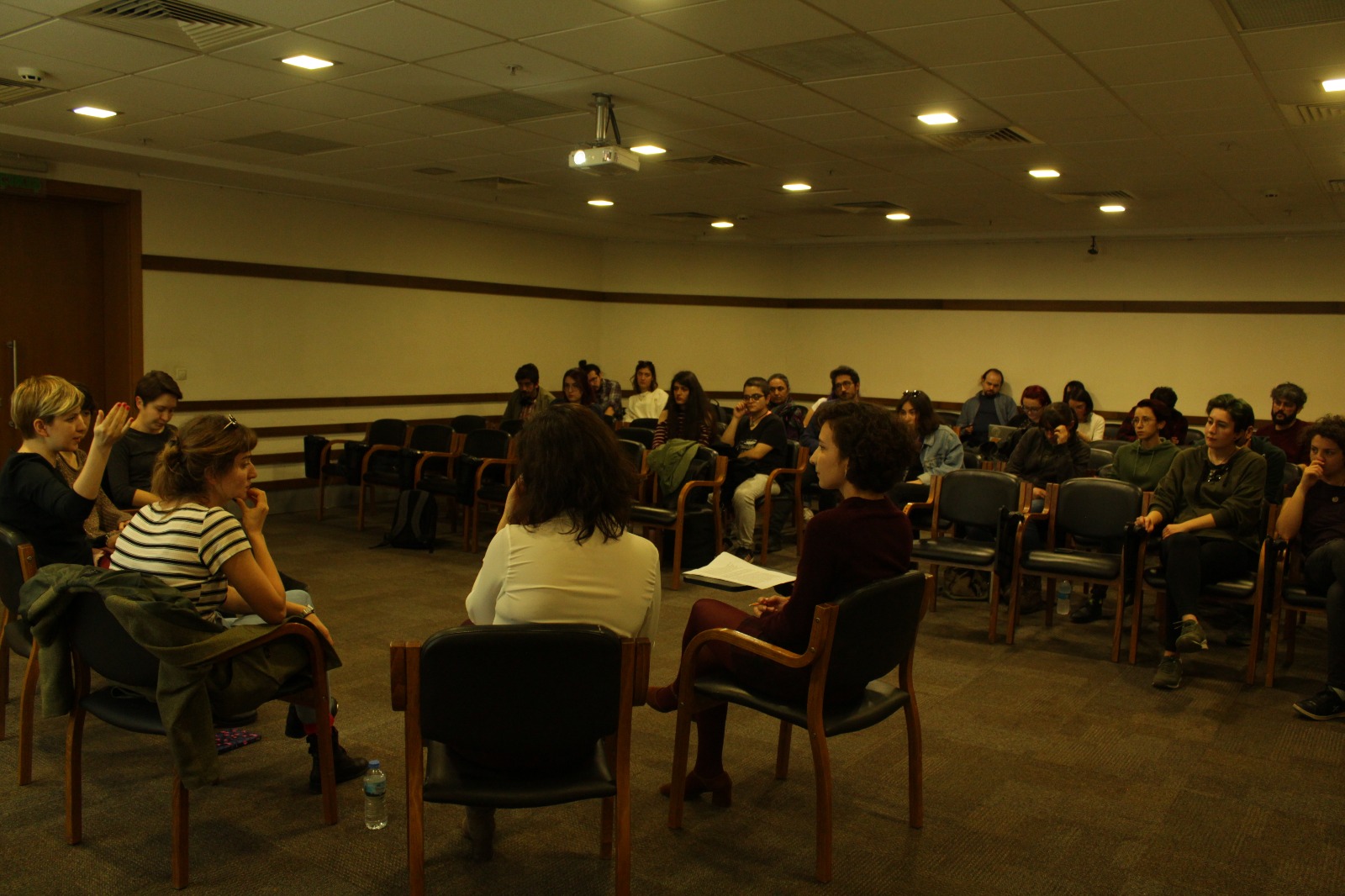 İzmir’de kadınlık deneyimleri konuşuldu Kaos GL - LGBTİ+ Haber Portalı