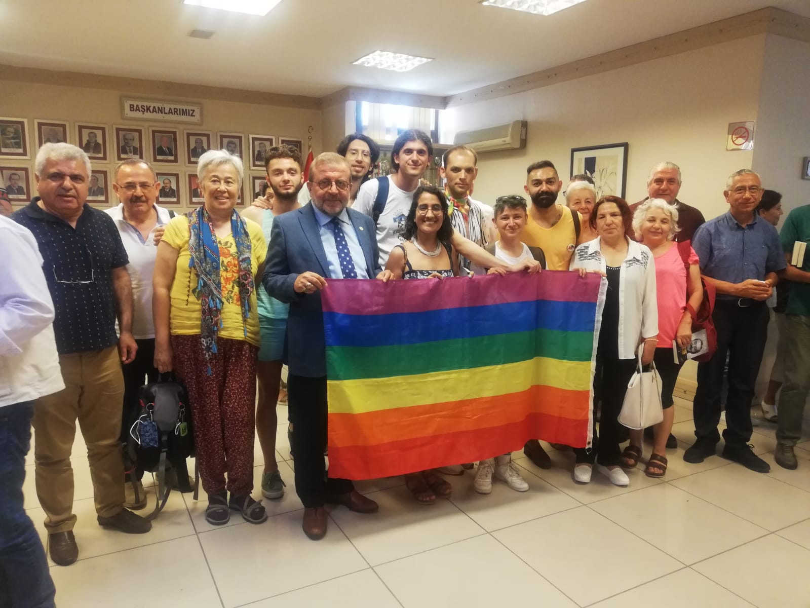 HDP Antalya Milletvekili Bülbül: Onur Yürüyüşü’ne yasak hak ihlalidir, keyfî bir uygulamadır Kaos GL - LGBTİ+ Haber Portalı