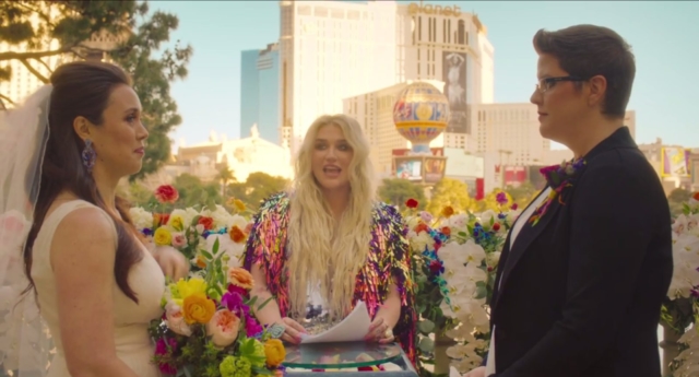 Kesha klibinde lezbiyen bir çifti evlendirdi | Kaos GL - LGBTİ+ Haber Portalı Haber