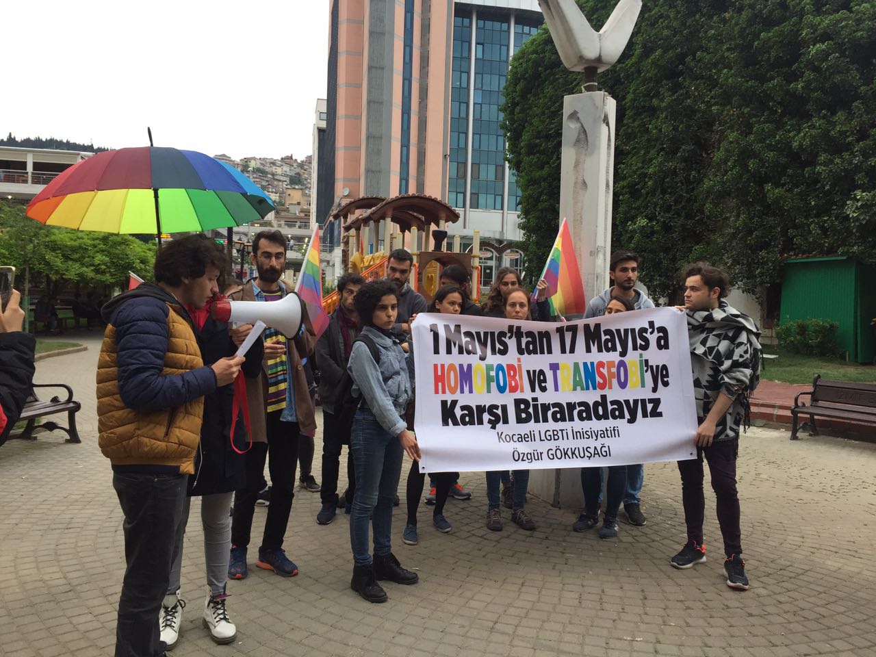 Birimizin çemberin dışında bırakıldığı demokrasiyi onaylamıyoruz! | Kaos GL - LGBTİ+ Haber Portalı Haber