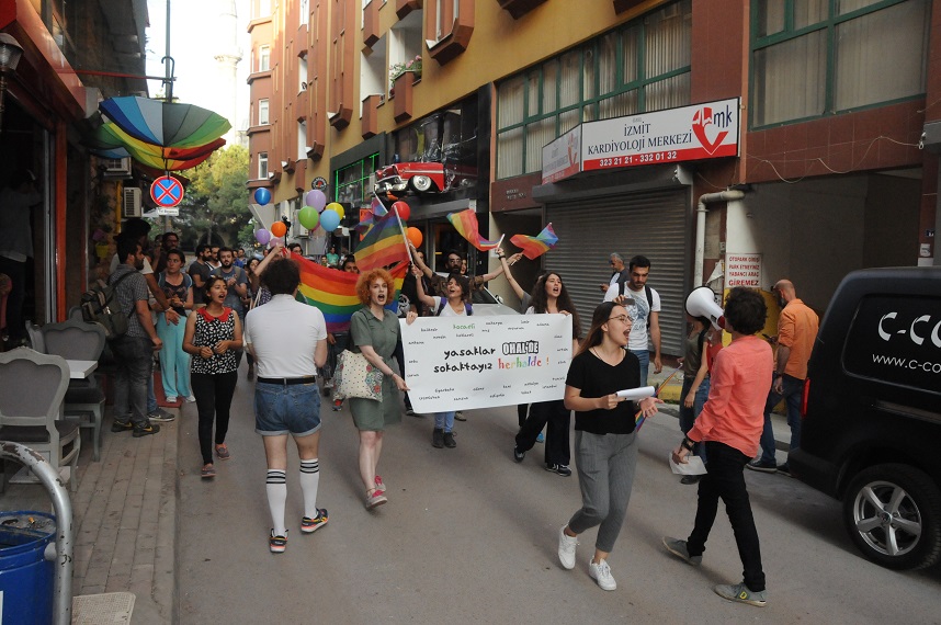 Kocaeli’de Onur Yürüyüşü: Mersin’de direnen lubunyalara selam! Kaos GL - LGBTİ+ Haber Portalı