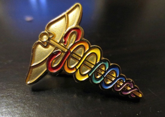 “Hekimler ayrımcılık içermeyen ifadeler kullanmalı, yargılayıcı olmamalı” Kaos GL - LGBTİ+ Haber Portalı