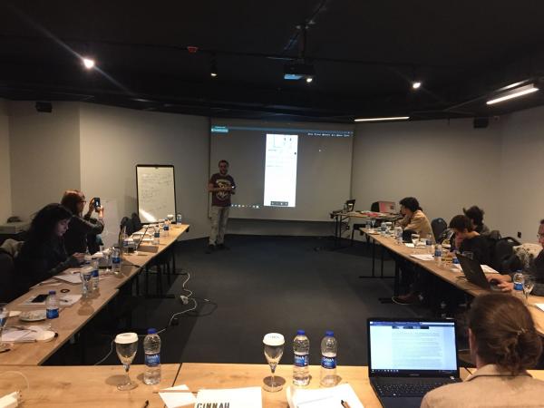 Medya Okulu sonlandı: Haberleri nasıl inceleriz? | Kaos GL - LGBTİ+ Haber Portalı Haber