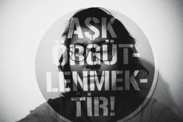 Güzel bir gün: Işığı kucaklamışçasına parıldayan gözler | Kaos GL - LGBTİ+ Haber Portalı Haber