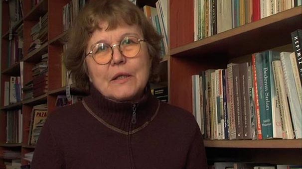 Necmiye Alpay: Yangını söndürmeye çalışanların ateşe atılmak istendiği bir durumla karşı karşıyayız | Kaos GL - LGBTİ+ Haber Portalı Haber