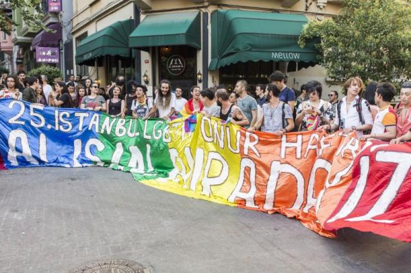 Onur Yürüyüşü gözaltı davası: “Suçsuz olmamıza rağmen bir yıldır yargılanıyoruz” Kaos GL - LGBTİ+ Haber Portalı