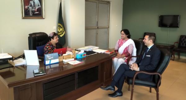 Pakistan İnsan Hakları Bakanlığı’nın ilk trans kadın çalışanı | Kaos GL - LGBTİ+ Haber Portalı Haber