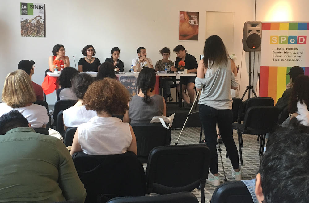 Sınırları geçerken: Mülteci LGBTİ+’ların karşılaştığı hak ihlalleri | Kaos GL - LGBTİ+ Haber Portalı Haber