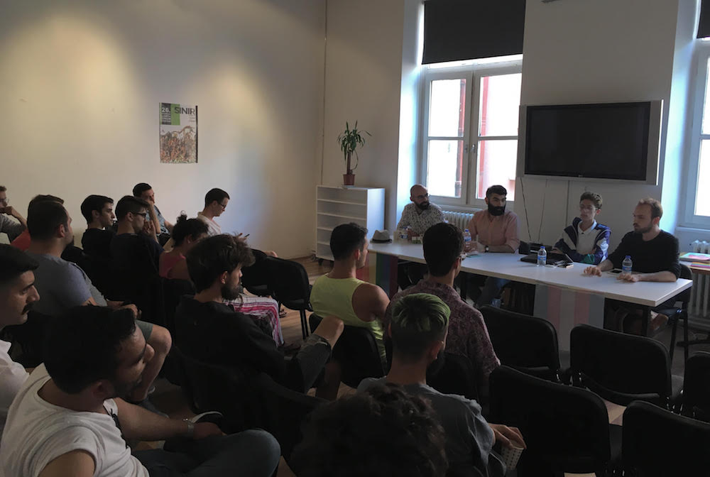 Pembe tezkere hikayeleri: İçindeki lubunyaya güven! Kaos GL - LGBTİ+ Haber Portalı