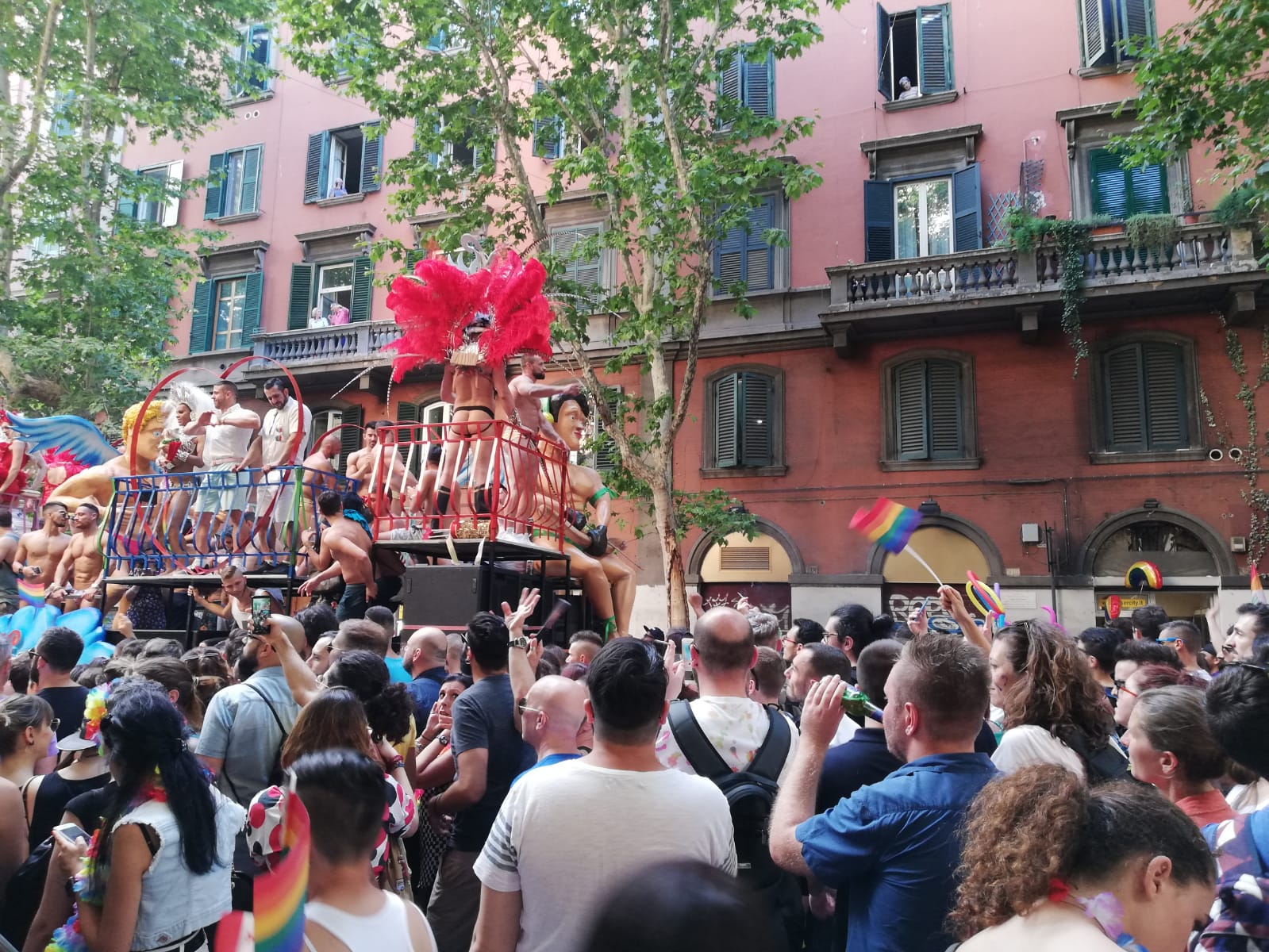 Kaos GL’nin objektifinden Roma Onur Yürüyüşü Kaos GL - LGBTİ+ Haber Portalı