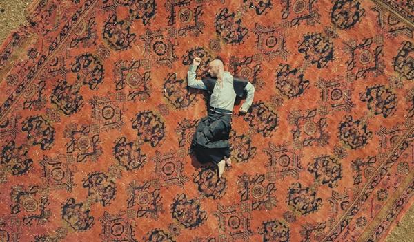 Dokumalar içinde bir Mabel | Kaos GL - LGBTİ+ Haber Portalı Haber