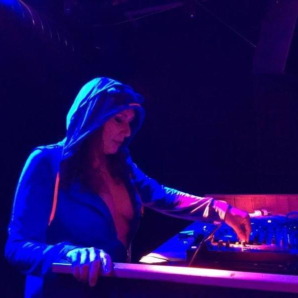 Bu dünyadaki mal varlığım: Pazar arabam! | Kaos GL - LGBTİ+ Haber Portalı Haber