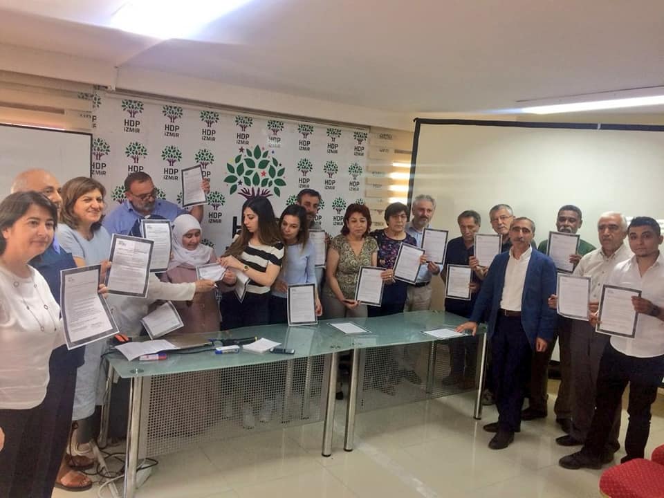 HDP İzmir milletvekili adayları, LGBTİ+ Hakları Taahhütnamesi’ni imzaladı | Kaos GL - LGBTİ+ Haber Portalı Haber