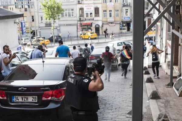 Trans Onur Yürüyüşü gözaltı davası ertelendi | Kaos GL - LGBTİ+ Haber Portalı Haber