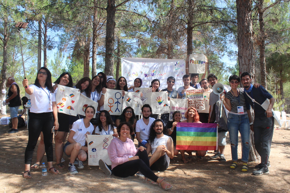 “Bana çok güzel bir dünyanın hayalini kurdurdular” Kaos GL - LGBTİ+ Haber Portalı