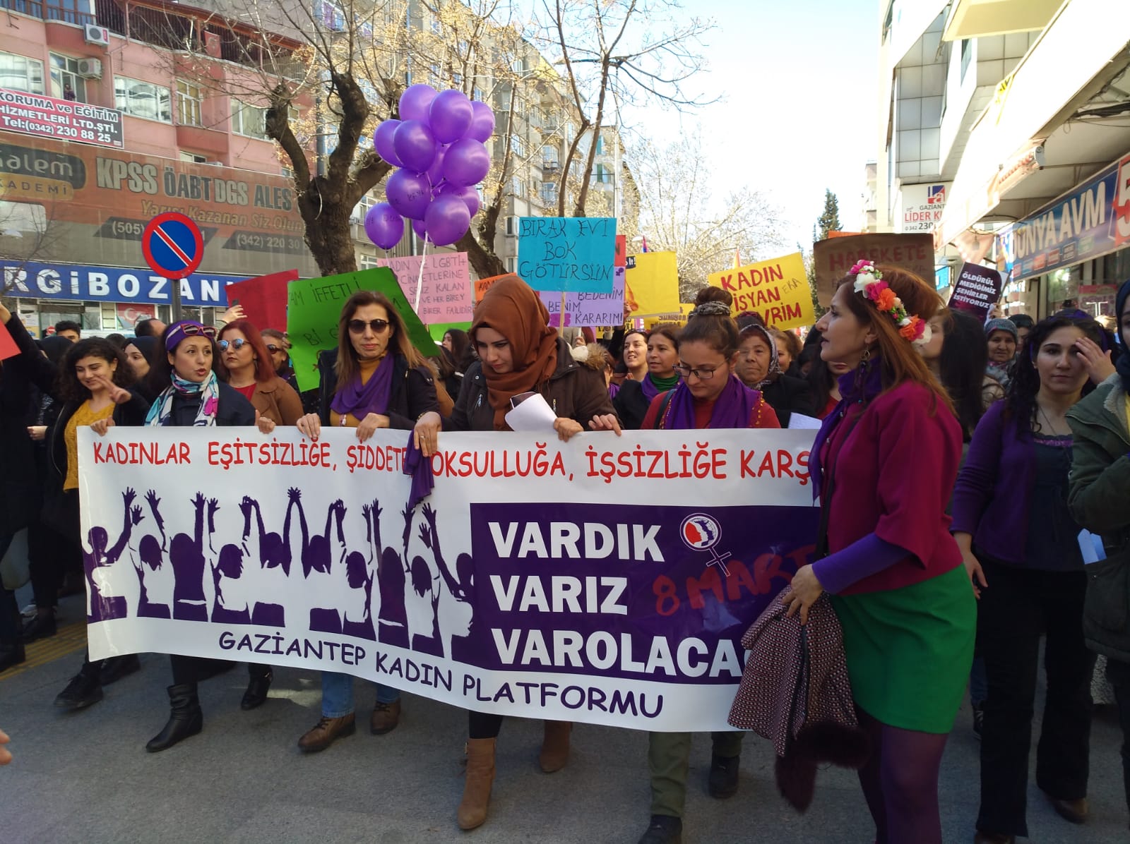 Antep’te 8 Mart: Yaşasın Kadın Kadına Aşk | Kaos GL - LGBTİ+ Haber Portalı Haber