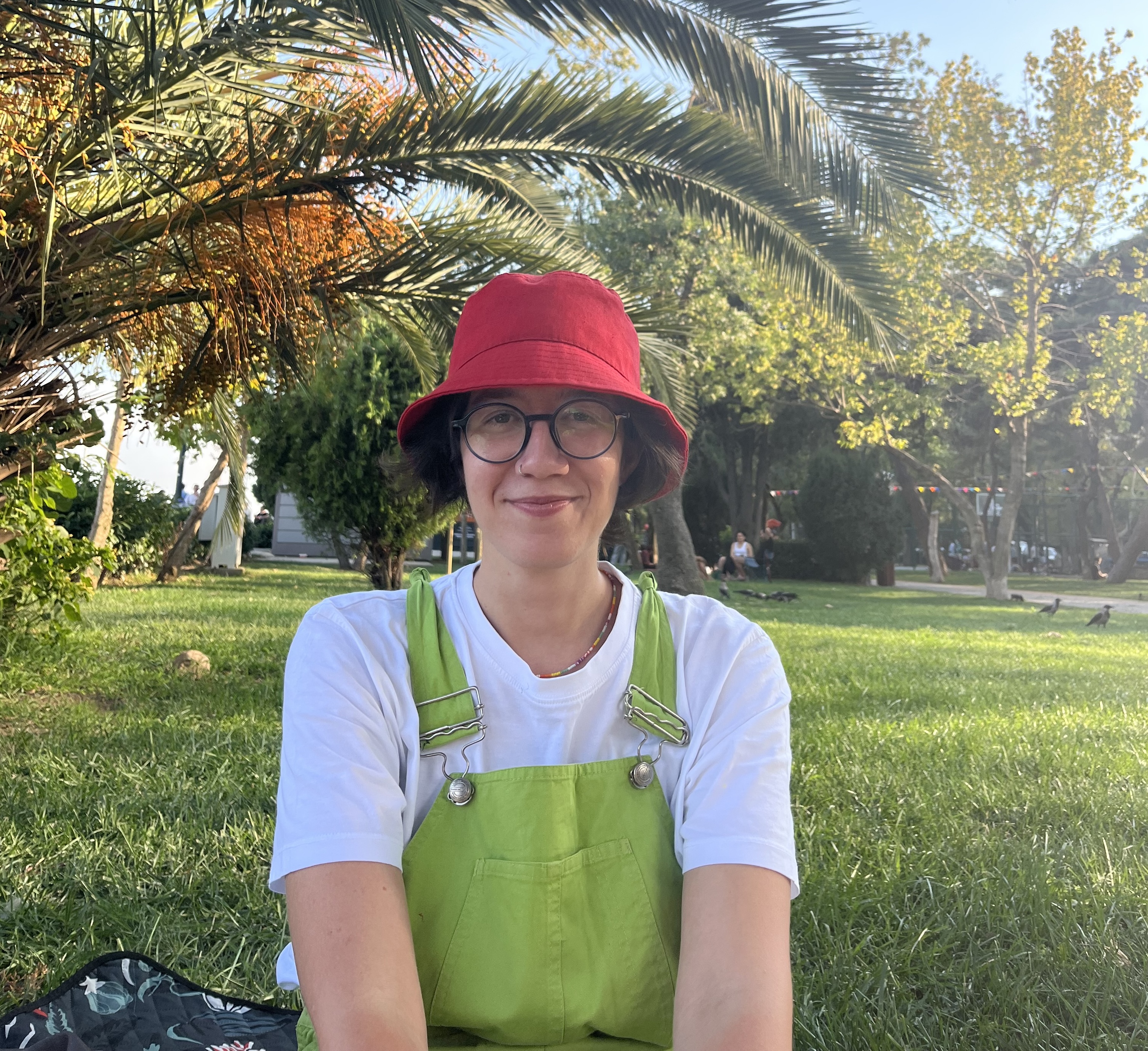 Defne Öcal | Kaos GL - LGBTİ+ Haber Portalı Gökkuşağı Forumu Köşe Yazarı